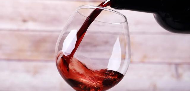 葡萄酒如何倒酒也是有一番讲究的